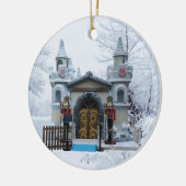 Sinterklaas Grotto met Notenkraker Bewakers in Win Keramisch Ornament (Links)