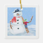 Sinterklaas Helper Bouw Een Gekke Sneeuwman Keramisch Ornament (Voorkant)