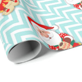 Sinterklaas in rode pyjama's met een mok cadeaupapier (Rol Hoek)