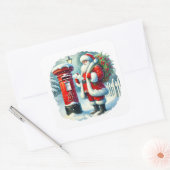 Sinterklaas levert brieven in een besneeuwde omgev vierkante sticker (Envelop)