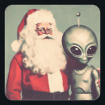 Sinterklaas met Space Alien Sci Fi Christmas Vierkante Sticker<br><div class="desc">Samen eindelijk - Sinterklaas en een groene ruimte buitenaards rondhangen als besties. Ja, we weten dat je er altijd van gedroomd hebt om deze twee samen te zien en hier staan ze eindelijk op een sticker die perfect is voor je kerstcadeaus of kerstkaarten! Geef cadeau aan iemand die houdt van...</div>