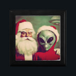 Sinterklaas met Space Alien UFO Christmas Sci Fi Cadeaudoosje<br><div class="desc">Samen eindelijk - Sinterklaas en een groene ruimte buitenaards met zijn UFO dreigend boven. Ja, we weten dat je er altijd van gedroomd hebt om deze twee samen te zien en hier staan ze eindelijk op een schattige geschenkdoos die perfect is voor een cadeau! Geef cadeau aan iemand die houdt...</div>