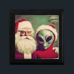 Sinterklaas met Space Alien UFO Christmas Sci Fi Cadeaudoosje<br><div class="desc">Samen eindelijk - Sinterklaas en een groene ruimte buitenaards met zijn UFO dreigend boven. Ja, we weten dat je er altijd van gedroomd hebt om deze twee samen te zien en hier staan ze eindelijk op een schattige geschenkdoos die perfect is voor een cadeau! Geef cadeau aan iemand die houdt...</div>