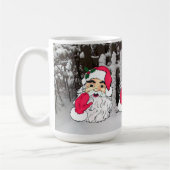 Sinterklaas op een besneeuwde piket hek achtergron koffiemok (Links)