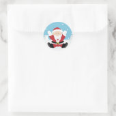 Sinterklaas speelt op sneeuw. ronde sticker (Tas)