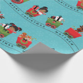 Sintermeisje en multicultureel meisje op trein cadeaupapier (Hoek)