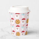 Sintermelk en koekjes met roze achtergrondpapier papieren bekers (Links)