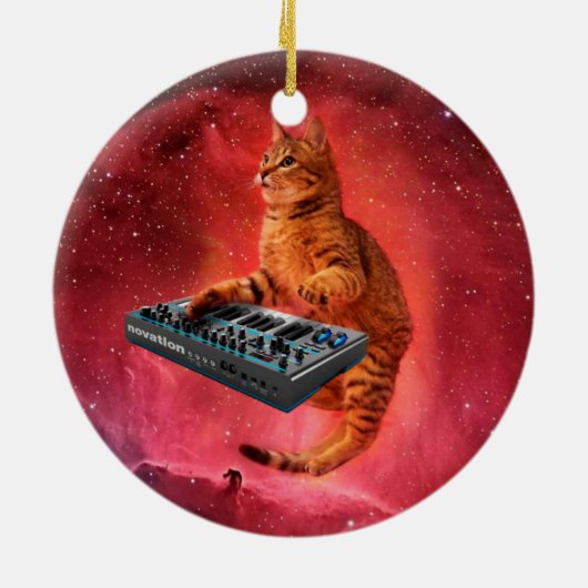 Sinthesizer kat in rode ruimte keramisch ornament (Achterkant)