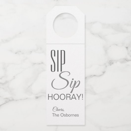 Sip Sip Hooray. Label ophangen fles (Voorkant)