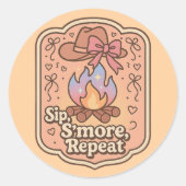 Sip, S'more, Repeat - Retro Camp Badge Ronde Sticker (Voorkant)