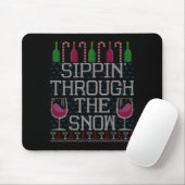 Sipn' Through The Snow Red Wine Ugly Christmas Swe Muismat (Met muis)