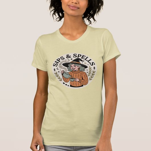 Sips & Spells Cosy Autumn Witch T-shirt (Voorkant)