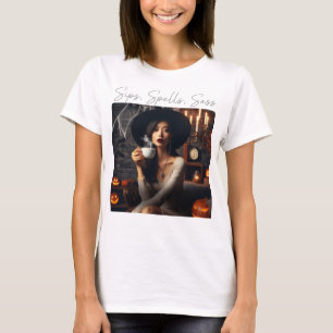 Sips, Spells, Sass – Chic Halloween Heks Koffie T-shirt