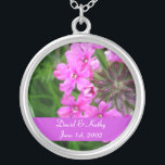 Sissinghurst Ketting<br><div class="desc">Dit zijn Sissinghurst Flowers. Het maakt een geweldig cadeau voor een geliefde. De namen en de Datum kunnen in uw worden veranderd. Voer ze in de tekstvakken rechts in.</div>