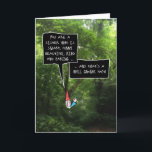 Sister Birthday, humoristische kabouter in het bos Kaart<br><div class="desc">Deze grappige verjaardagskaart voor je zus is voorzien van een cartoon geïllustreerde kabouter met een witte,  bossige baard en puntig,  rood pet,  achter een struik op een foto van een bos - sprekende complimenten in een paar spraakbellen met een leuk,  met de hand getekend lettertype.</div>