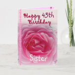 SISTER - Happy 45th Birthday - Roze Rose Kaart<br><div class="desc">Deze kaart met zijn roze roze roos en gingham trim is een mooie manier om je zus geluk te wensen met zijn verjaardag! U kunt haar naam toevoegen (enkel moet het één keer toevoegen, zal het driemaal in de kaart - op de voorzijde, de binnenkant, en de rug) en haar...</div>