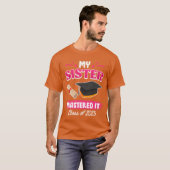 Sister has a master graduation 2023 masters degree t-shirt (Voorkant volledig)