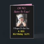 Sister-in-law Funny Verjaardag Schattige Meisje Ka Kaart<br><div class="desc">"Oh nee!" Je schoonzus zal glimlachen op deze grappige verjaardagskaart. Een chagrijnig meisje is verdrietig dat ze een groot cadeau is vergeten, maar een dikke knuffel kan geven! Het zwarte, gele en roze ontwerp is modern en leuk, een perfecte manier om verjaardagswensen te sturen naar de speciale zus in je...</div>