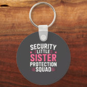 Sister Security Little Protection Squad Humor Sleutelhanger (Voorkant)