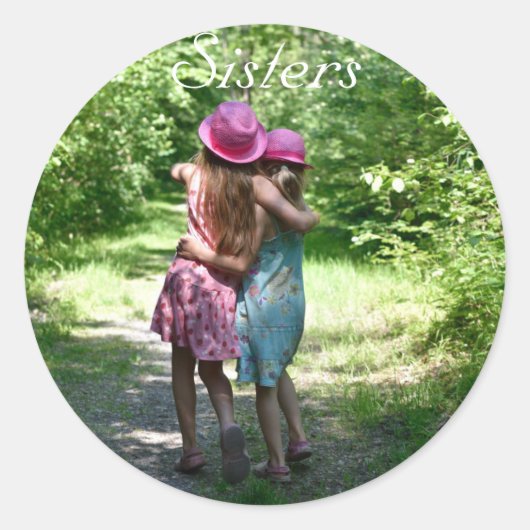 Sisters Friendship in Rustic Spring Country Ronde Sticker (Voorkant)