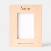 Sisters in Cursive Script Names with Hearts Gegraveerde Lijstjes (Voorkant)