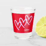 Sisters Love Red Heart Shot Glass Shot Glas<br><div class="desc">Een driedubbele rode borrelglazen. Dit is zo'n mooie Valentijnsdag cadeau voor alle liefhebbende zusjes,  mam of tante. Geef tekst uit om naam te veranderen of kleur van achtergrond uit te geven. Drink met liefde in gedachten.</div>