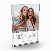 Sisters met kleine zusjes met zusje fotoblokken (Links)