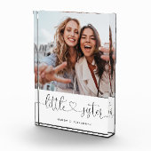 Sisters met kleine zusjes met zusje fotoblokken (Rechts)