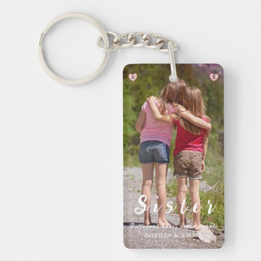 Sisters Photo Collage Keychain – Same Hearts (Voorkant)