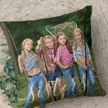 Sisters White Script Overlay 2 Foto gepersonalisee Kussen<br><div class="desc">Zusters foto kussen, gepersonaliseerd met je namen. Het fotomalplaatje is opstelling voor u om uw eigen afbeeldingen toe te voegen - één van de voorzijde en één op de rug. De voorzijde heeft een elegante manuscriptbekleding die eenvoudig "zussen"leest terwijl de rug uw namen in vette typografie heeft. Dit ontwerp is...</div>