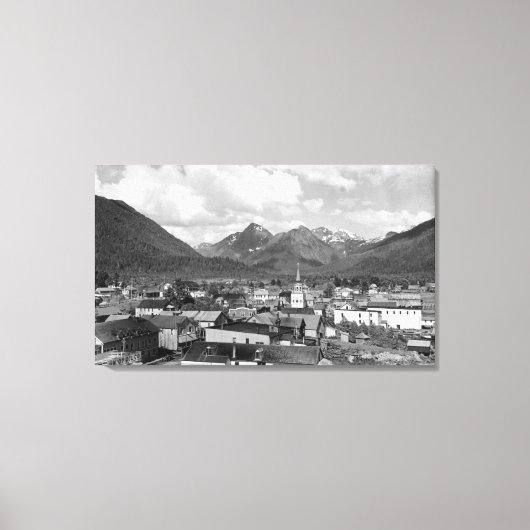 Sitka, Alaska met drie zussen op de achtergrond Canvas Afdruk (Voorkant)