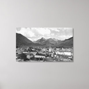 Sitka, Alaska met drie zussen op de achtergrond Canvas Afdruk