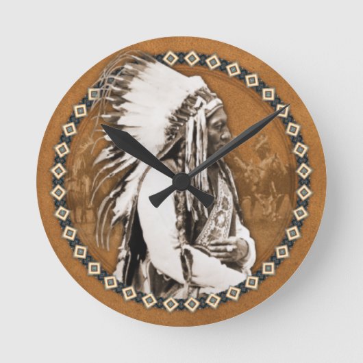 Sitting Bull Wall Clock Ronde Klok (Voorkant)