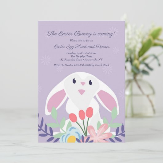 Sitting Bunny Invitation Kaart (Staand voorkant)