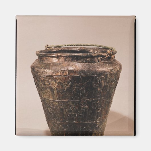Situla met drie repousse decoratieve banden magneet (Voorkant)