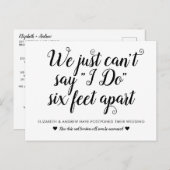 Six Feet Apart Uitgesteld Wijziging Datum Trouwen Aankondigingskaart (Voorkant / Achterkant)