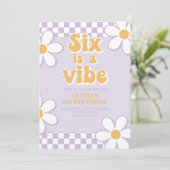 Six is a Vibe Retro Check Lila Madeliefje Kaart (Staand voorkant)