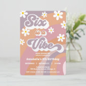 SIX is een Vibe groovy retro pastels meisje verjaa Kaart (Staand voorkant)