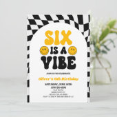 Six is een vibe retro eerste 6e verjaardagsfeest kaart (Staand voorkant)