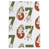 Six Seven 67 6 7 Christmas Santa Elf Meme  Medium Cadeauzakje (Achterkant)