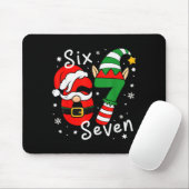 Six Seven 67 Meme 6 7 Elf Kerstman Kerst Pyjama  Muismat (Met muis)