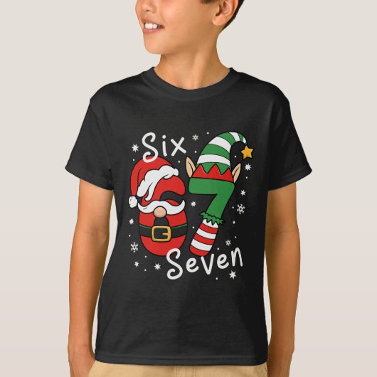 Six Seven 67 Meme 6 7 Elf Kerstman Kerst Pyjama T-shirt (Voorkant)