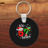 Six Seven 67 Meme 6 7 Elf Kerstman Kerstmis  Sleutelhanger (Voorkant)