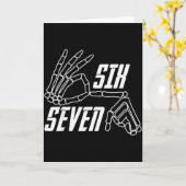 Six Seven 6 7 Meme Funny Skeleton Hands Sign Hallo Kaart (Gele Bloem)