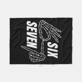 Six Seven 6 7 Meme Funny Skeleton Hands Sign Let's Fleece Deken (Voorkant (Horizontaal))