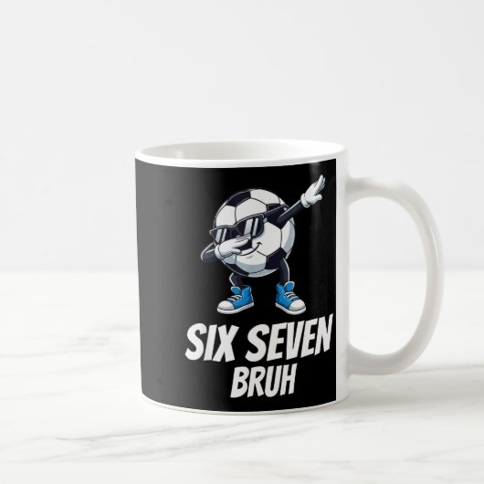 Six Seven Bruh Brainrot Gen Alpha Dabbing Voetbal Koffiemok (Rechts)