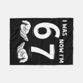 Six Seven Meme 7 Year Old Birthday Shirt Was 6 Now Fleece Deken (Voorkant (Horizontaal))