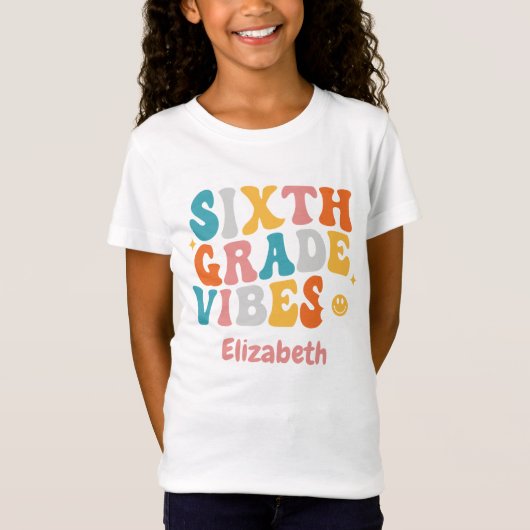 "Sixth Grade Vibes" Groovy Back-to-School T-Shirt (Voorkant)