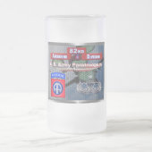 Sizzling Senior Jump Wings 82nd Airborne Division Matglas Bierpul (Center)