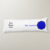 Sjabloon blauw lagebloed door Kenneth Yoncich Lichaamskussen (Achterkant)